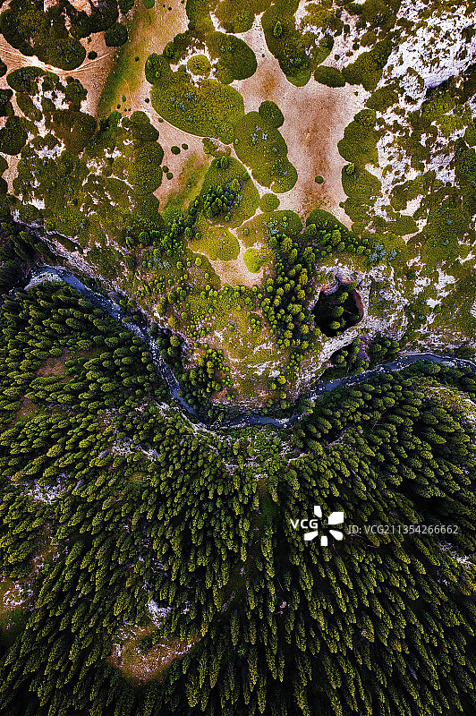 新疆伊犁精伊牧道上的美丽峡谷图片素材