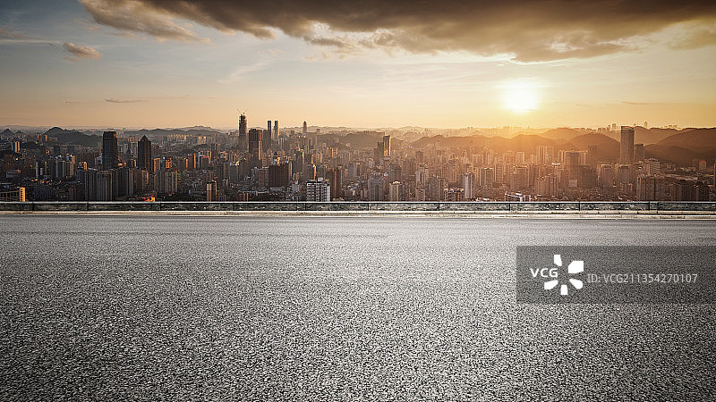 贵阳城市天际线日落广场路面图片素材