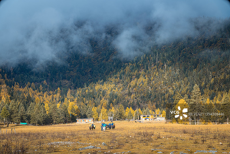 丹巴党岭秋色图片素材