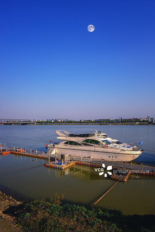 午后的汉江和汉江一桥+湖北襄阳图片素材