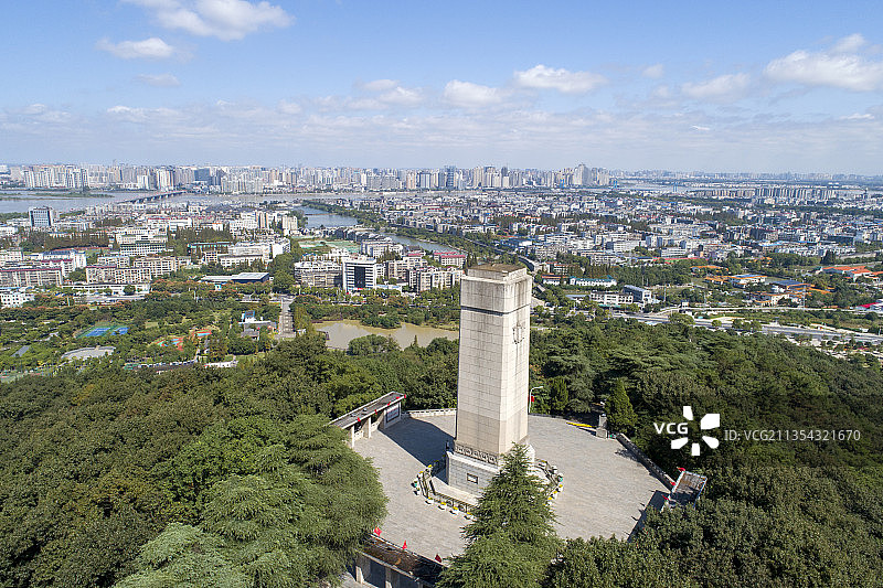 航拍襄阳羊祜山革命烈士纪念塔纪念碑城市风光图片素材