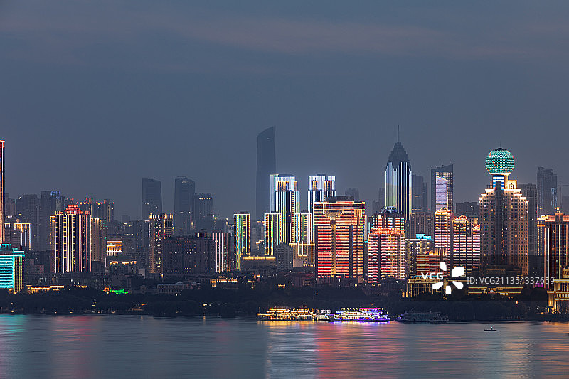 武汉市江岸区汉口江滩灯光秀夜景图片素材