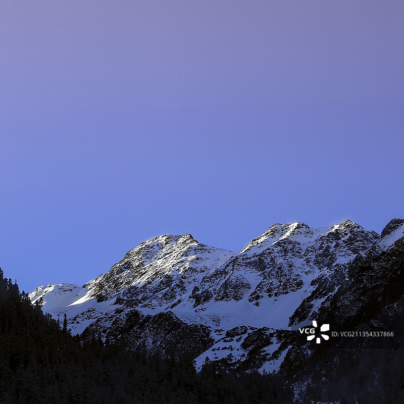 雪山日出图片素材