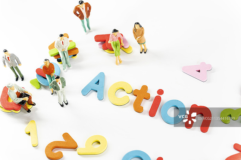 创意人偶和英文字母Action图片素材
