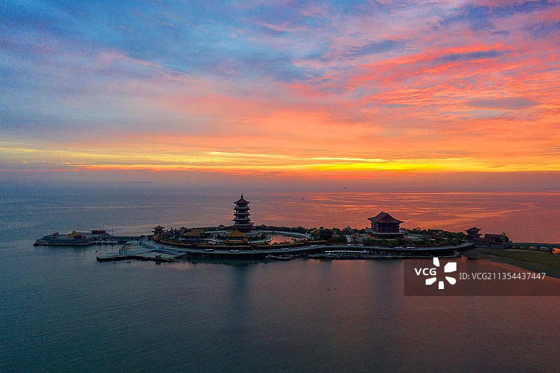 2021年7月用无人机航拍山东省烟台市蓬莱区八仙过海景区的景图片素材