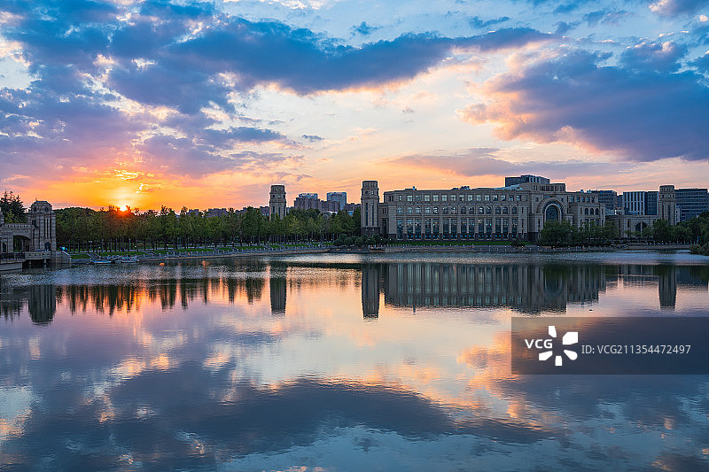 复旦大学江湾校区 ‖ 天空之镜图片素材