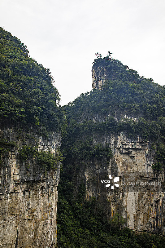 中国贵州毕节市大方油杉河风景名胜区仙宇屯风景区仙宇峰图片素材