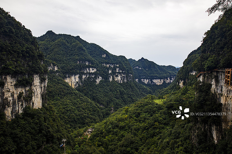 中国贵州毕节市大方油杉河风景名胜区仙宇屯风景区仙宇峰图片素材