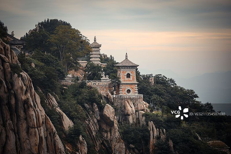 中国洛阳登封郑州河南中岳嵩山太室山少室山岩石地址寺庙山顶图片素材
