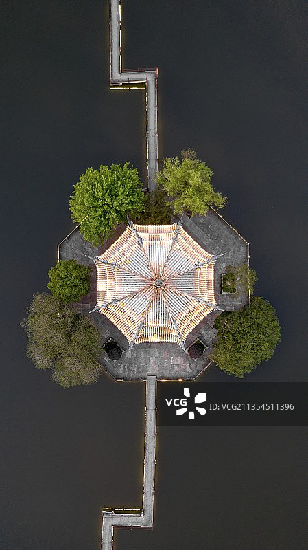 台州临海东湖公园夜色图片素材