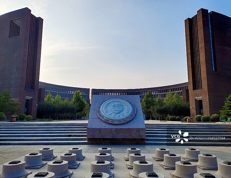 花堤霭霭 北运滔滔 这里是天津大学宣怀广场图片素材