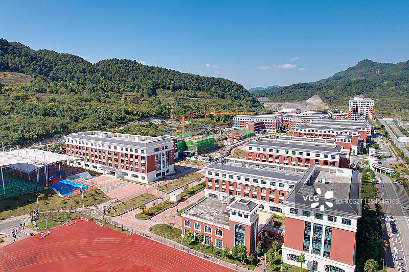 遵义医科大学医学与科技学院和遵义市宾湖中学图片素材