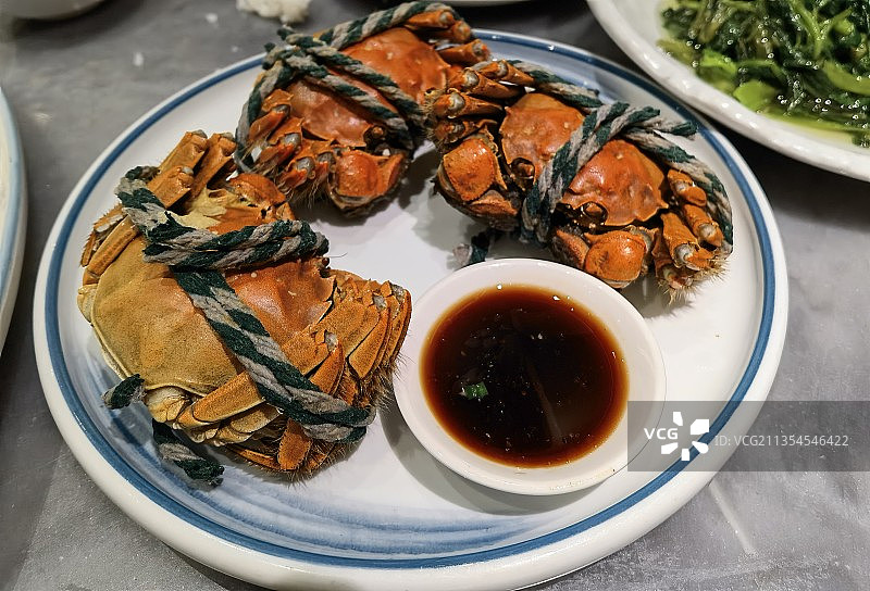 三只大闸蟹图片素材