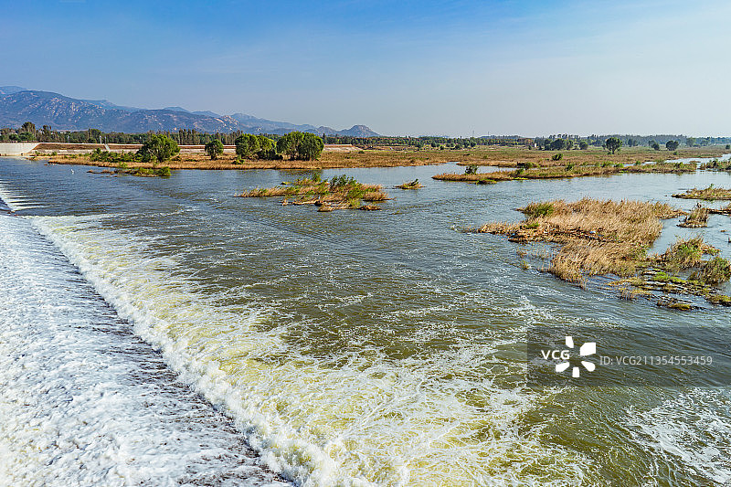 中国山东泰安徂汶景区大汶河防汛大坝图片素材