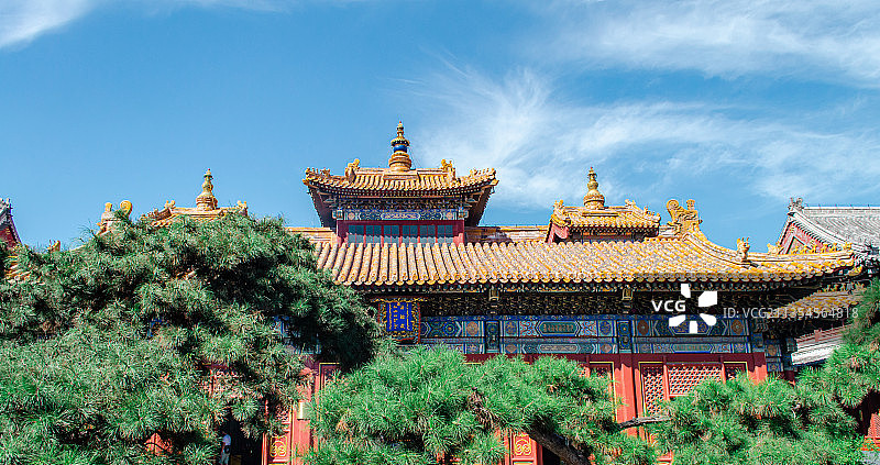 中国北京雍和宫里的宫殿古建筑图片素材