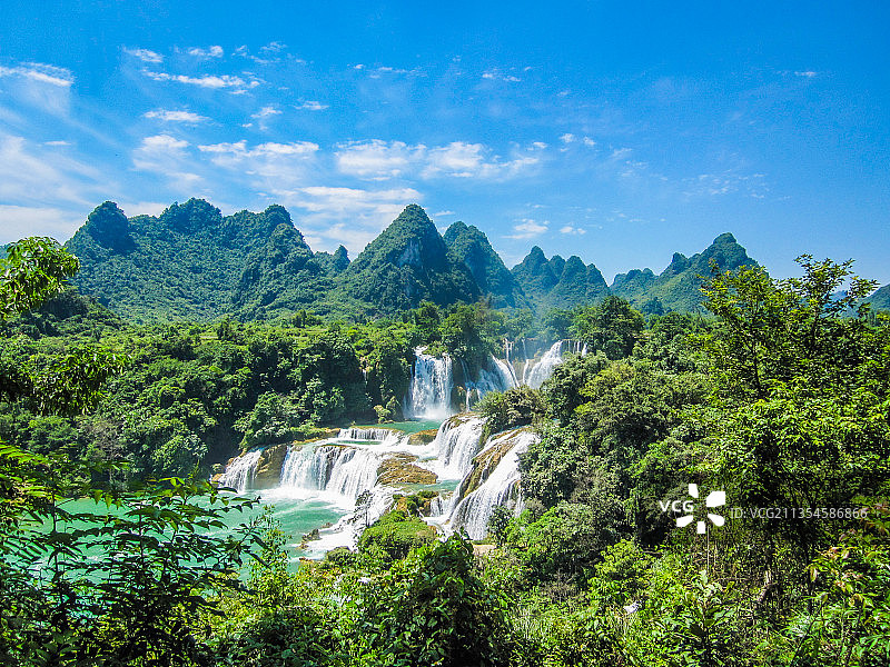 中国广西崇左德天跨国大瀑布风光图片素材