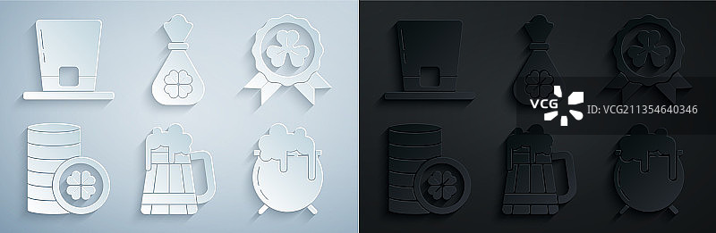 木制啤酒杯四叶草奖牌套装图片素材