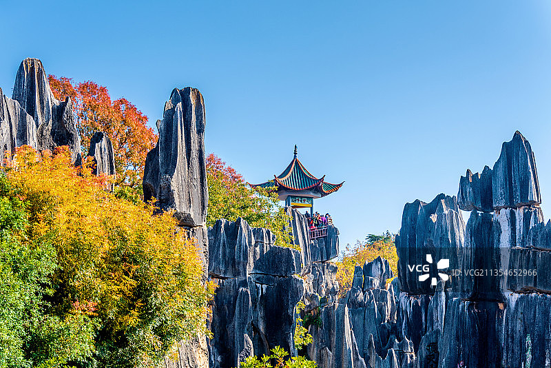 中国云南昆明石林风景区望峰亭图片素材