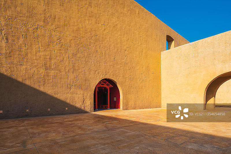 河南郑州《只有河南·戏剧幻城》剧场黄河文化中原陕州地坑院场景图片素材