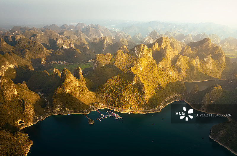 广西南宁市上林县大龙洞金色日落图片素材