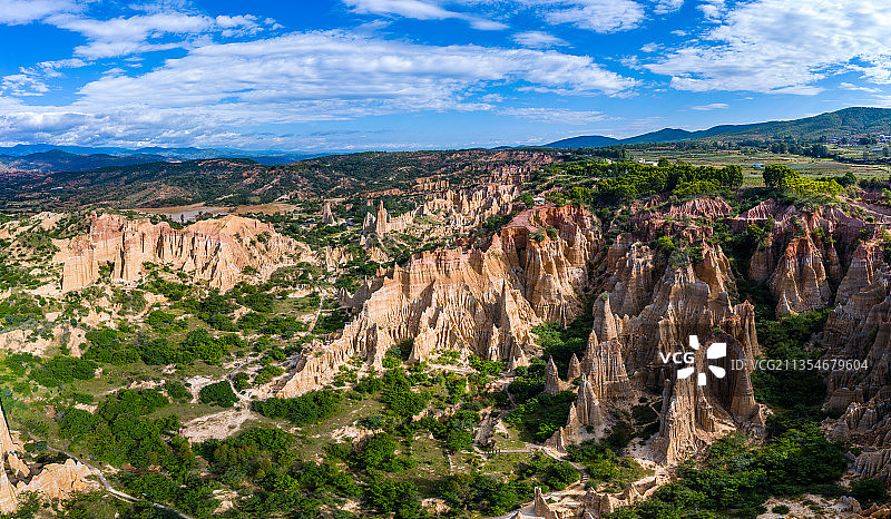 云南省楚雄州元谋县浪巴铺土林图片素材
