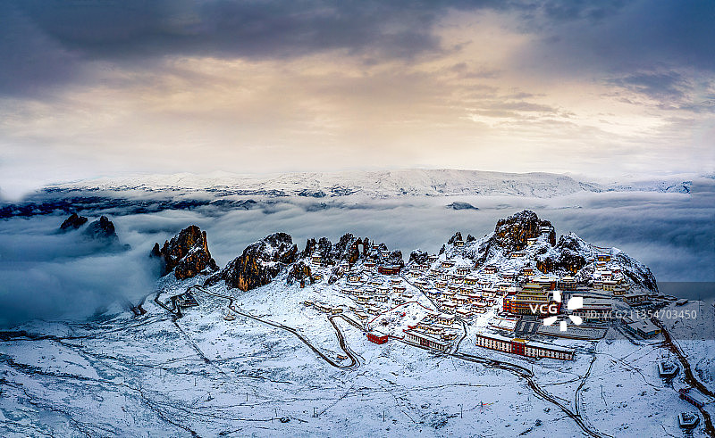 峭壁上的千年文明---孜珠寺图片素材
