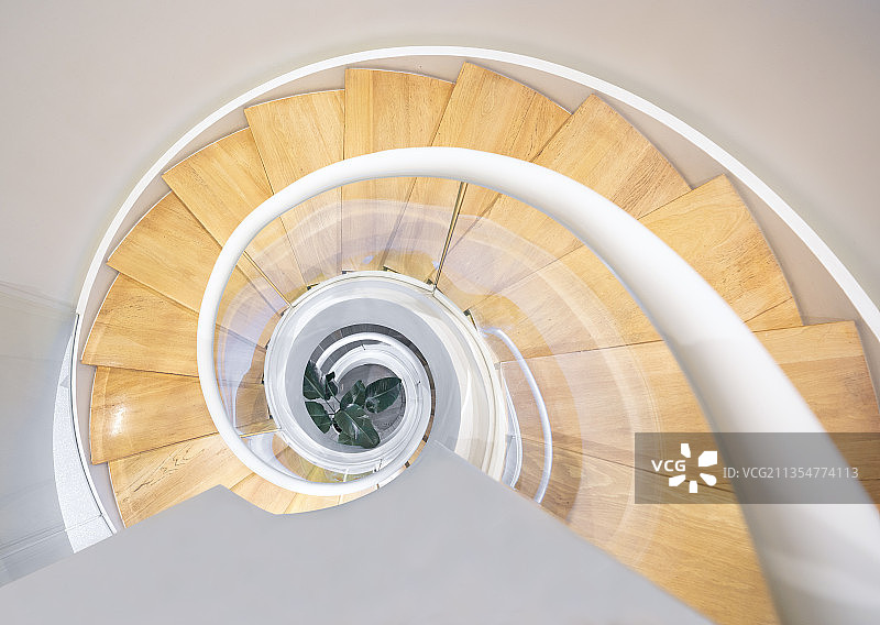 隐藏在广州闹市中的旋梯图片素材