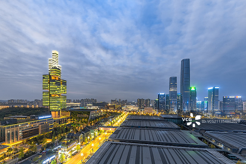 贵阳市观山湖区中天201大厦贵州金融城夜景图片素材
