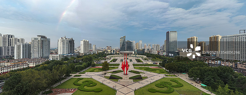临沂人民广场早晨图片素材