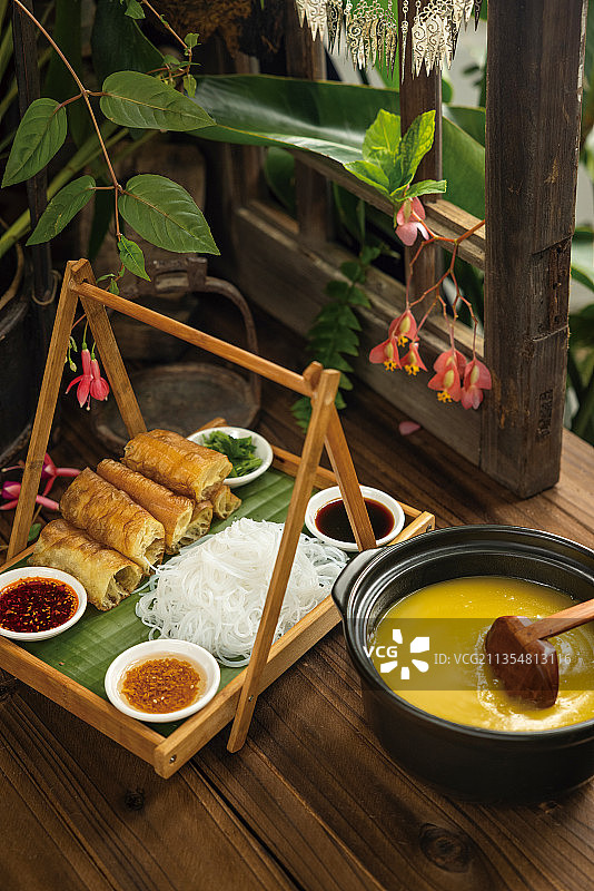 稀豆粉配油条米线图片素材