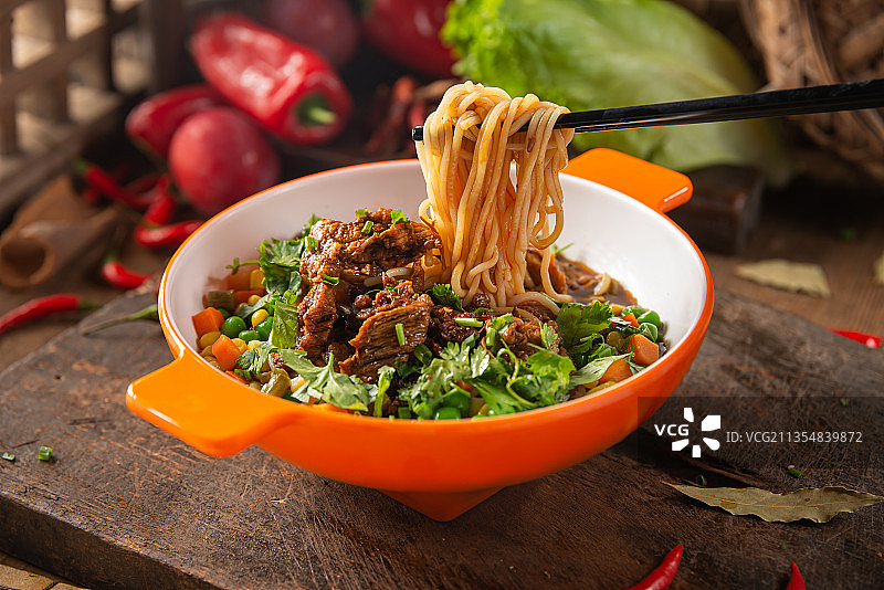 红烧牛肉米线图片素材