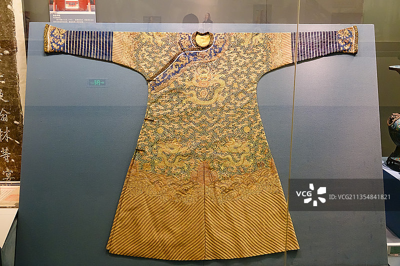 北京首都博物馆文物  皇帝龙袍图片素材