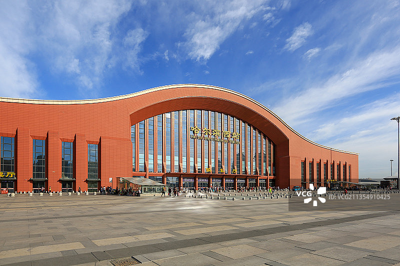 哈尔滨西站火车站高铁站城市风光图片素材