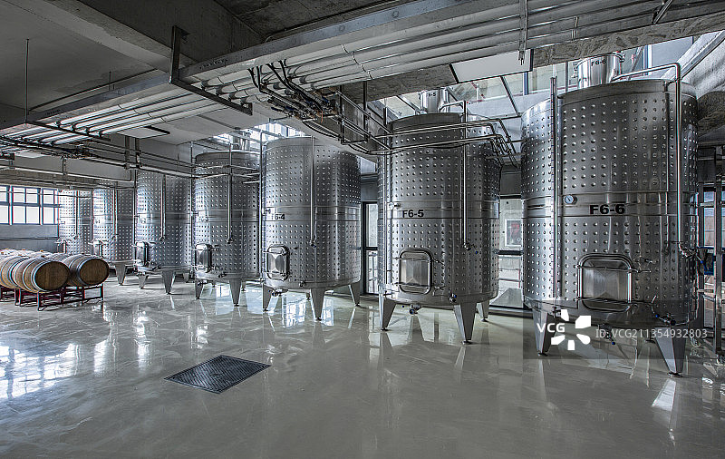 葡萄酒酿造发酵罐图片素材