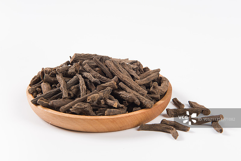 白底上的中药材仙茅图片素材