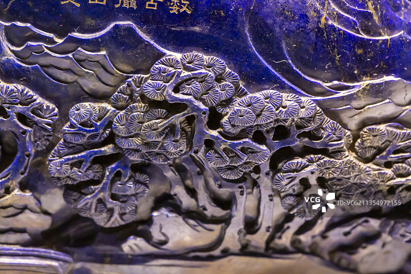 北京故宫珍宝馆：青金石雕山水图山子局部（清乾隆）图片素材