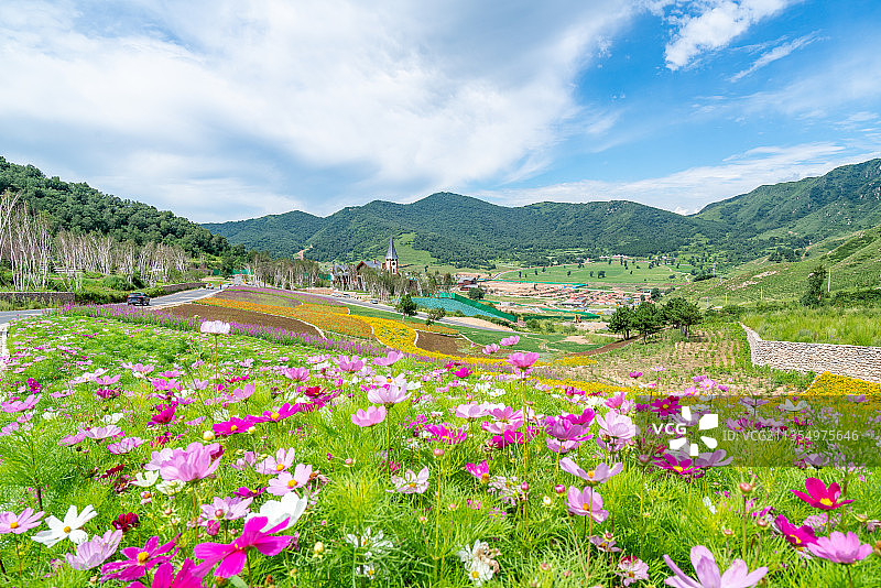 北京海坨山山谷小镇夏天自然风光图片素材