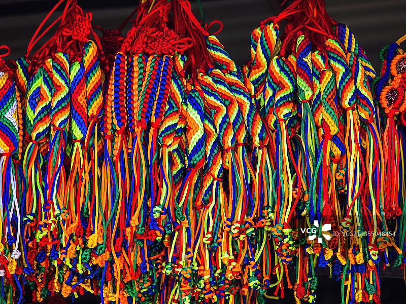 西藏-拉萨-八廓街的工艺品-金刚结图片素材