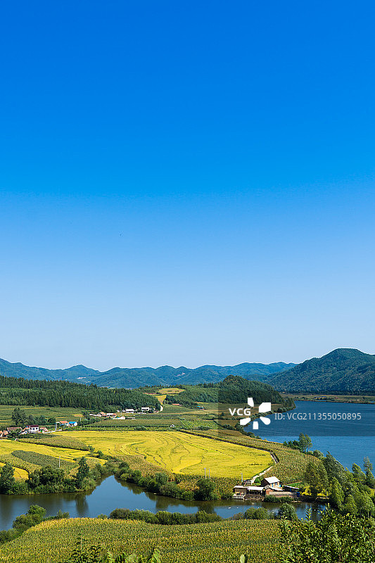 秋季中国辽宁本溪乡村的田野图片素材