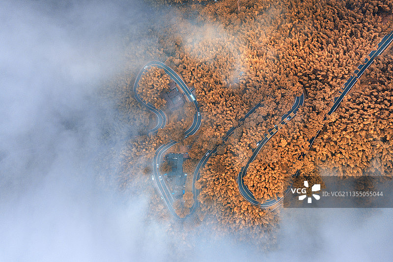 高路入云端图片素材