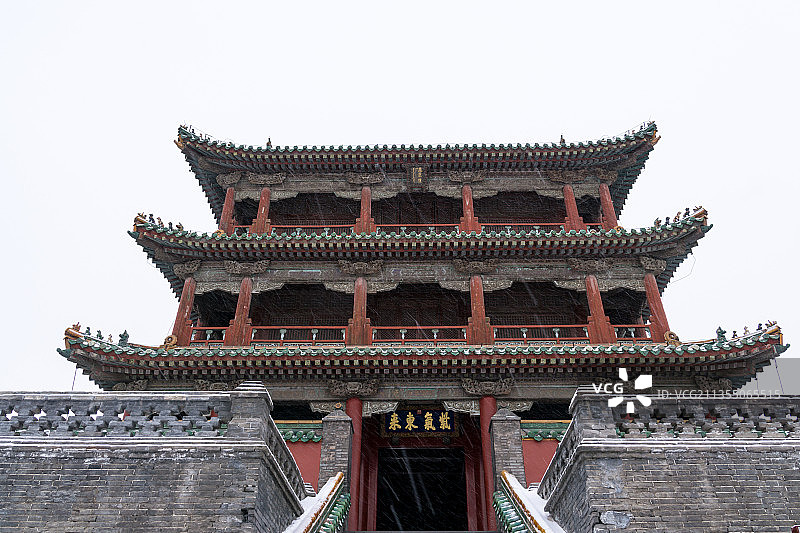 冬天风雪中的沈阳清故宫古建筑图片素材