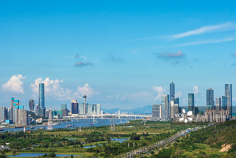 粤港澳大湾区珠海横琴与澳门天际线城市风光白昼图片素材