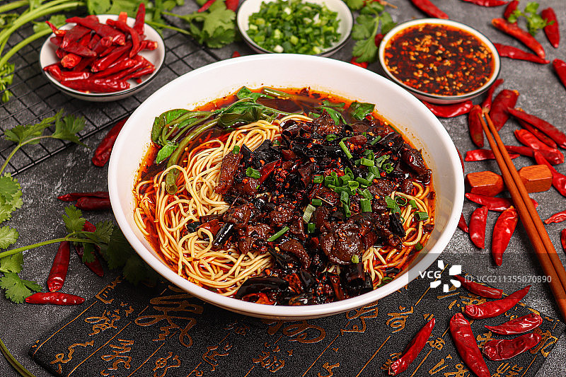 辣子鸡小面图片素材