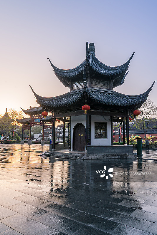 日出下的江苏南京夫子庙秦淮河园林古建筑图片素材