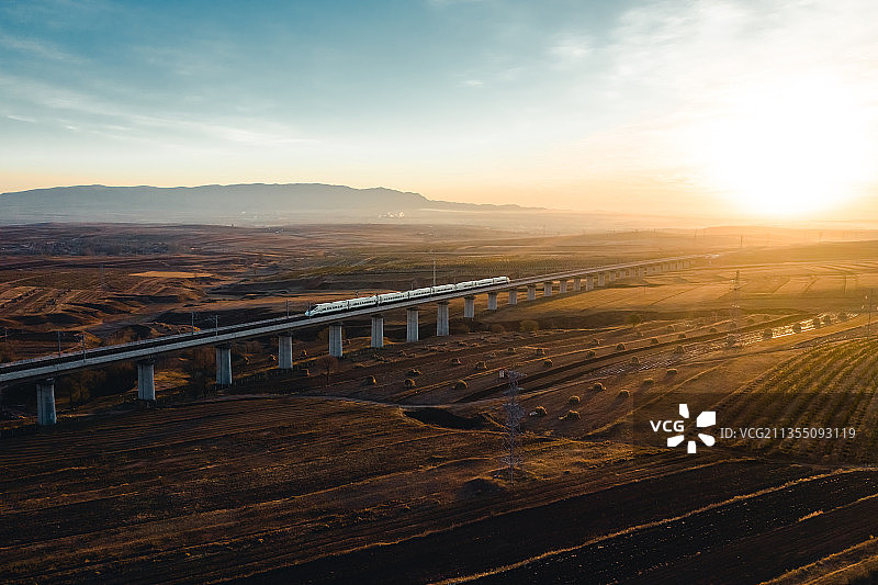 天路日出图片素材