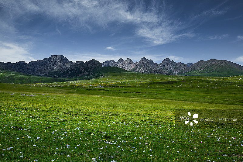 年宝玉则、秘境、藏地、汽车广告、旷野、神秘、山、地形、草原图片素材