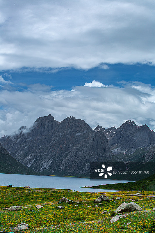 年宝玉则、秘境、藏地、汽车广告、旷野、神秘、山、地形、草原图片素材