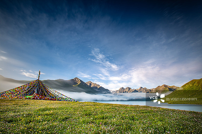 年宝玉则、秘境、藏地、汽车广告、旷野、神秘、山、地形、草原图片素材