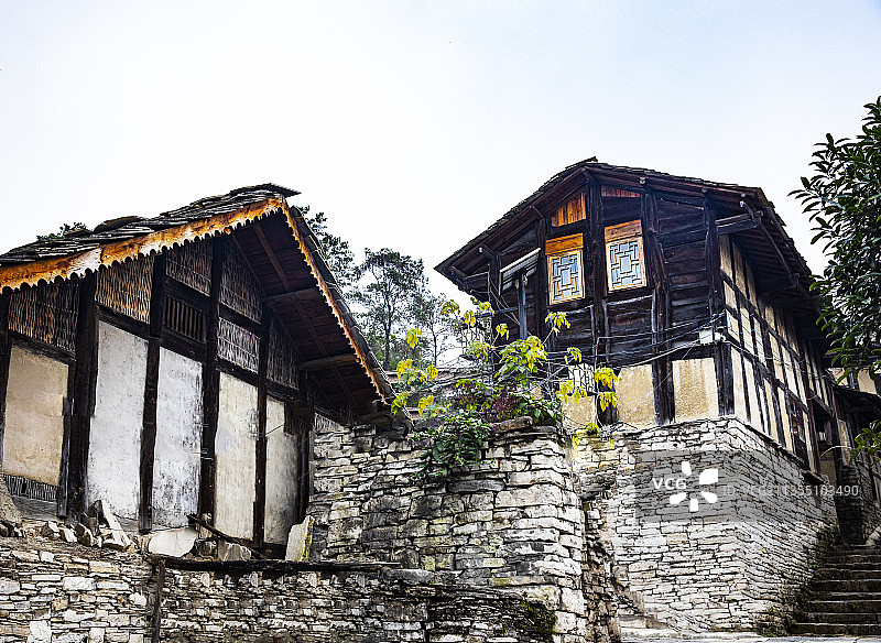 历史文化名村-，中国贵州贵阳花溪区镇山村-，湖、山、民居、古图片素材