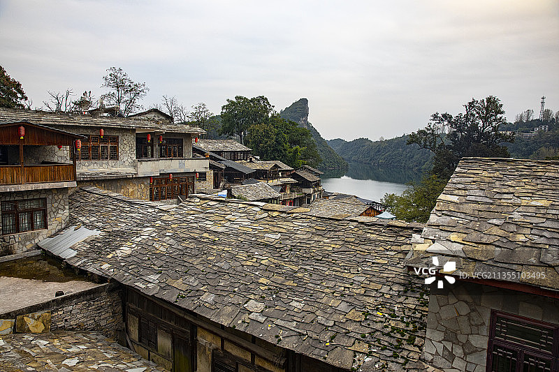 历史文化名村-，中国贵州贵阳花溪区镇山村-，湖、山、民居、古图片素材